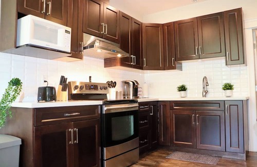 Aldergrove House | Elegant Retreat in Gated Estate