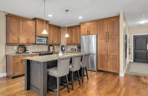 Westbank Condo | 7204 - Lakeside Vacation, Boat Slip Availablen