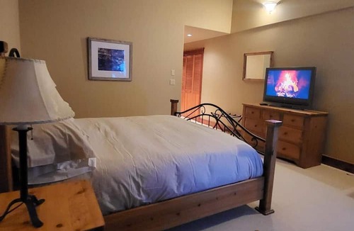 Whistler Cay Heights House | Wonderful family chalet in Whistler. 5 Bedroom / 5.5 Bath Sleeps 12.