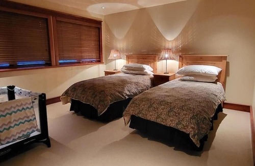 Whistler Cay Heights House | Wonderful family chalet in Whistler. 5 Bedroom / 5.5 Bath Sleeps 12.