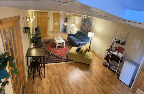 Dundas Apartment | Escarpment Dwelling!