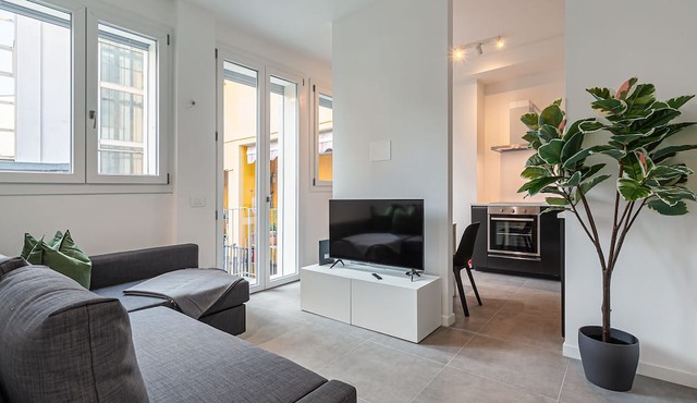 [1 min walk from Metro M1] The Modern Suites