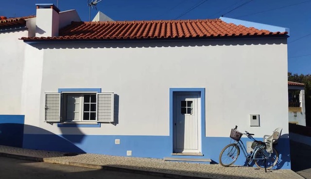 Holiday Home 'Casinha Da Amorosa' with Wi-Fi and Air Conditioning